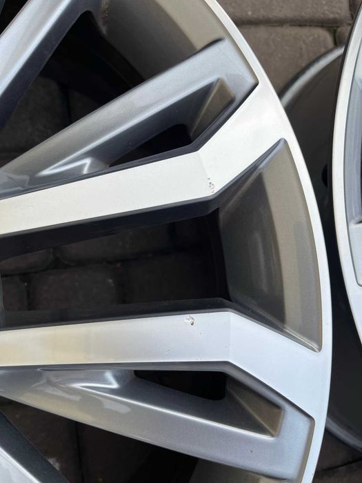 Oryginalne alufelgi Vw 5x112 18 cali Bicolor T-Roc Passat Ateca