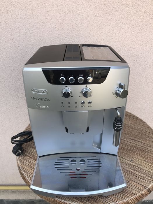 Кофеварка Delonghi magnifika