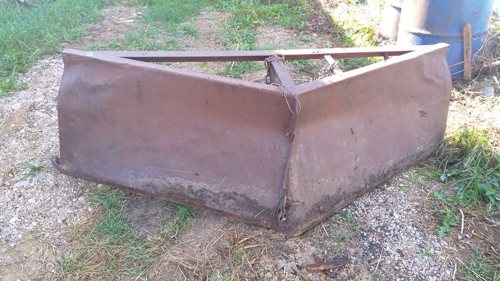 Pług do śniegu i kretowisk .