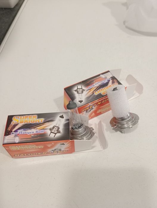 Duas  lâmpadas H7, novas.