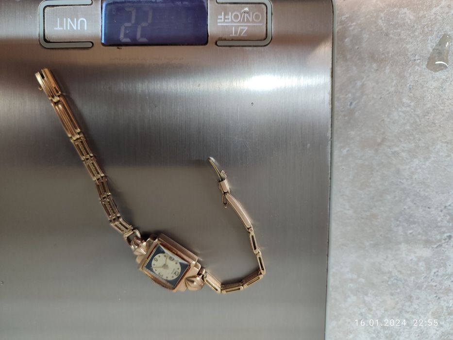 Золотые женские часы Заря и Звезда