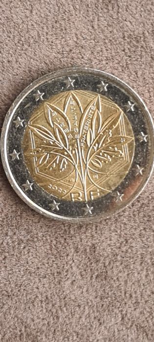 Moeda de 2 euros com o desenho nacional da França, introduzido em 2022