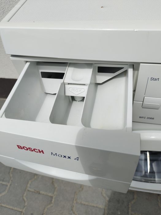 Пральна машина BOSCH МАХХ  4 kg  з Європи.вузька 40 см. Класний стан
