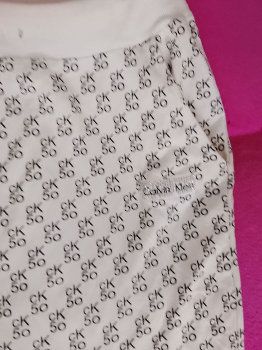 Biała spódnica dresowa Calvin Klein