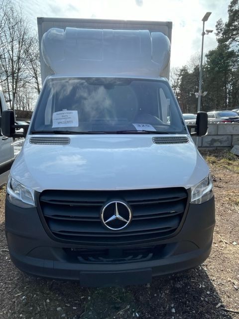 Mercedes-Benz Sprinter 317  Mercedes Sprinter 317 z kontenerem izotermicznym 3600x2100x200