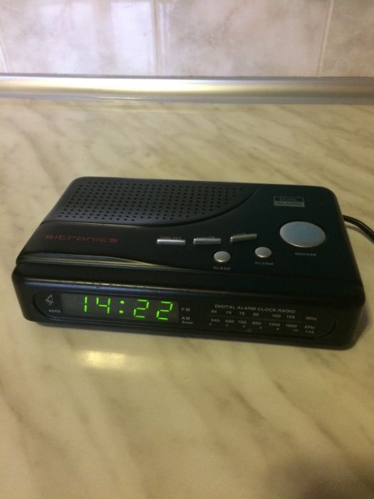Радиочасы с приемником "Sitronics scr3002".
