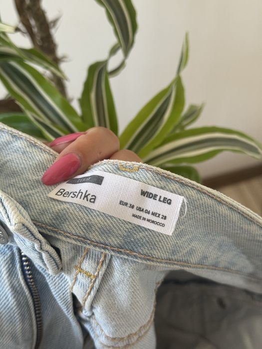 Широкі рвані джинси Bershka Wide Leg (Розмір EUR 36)