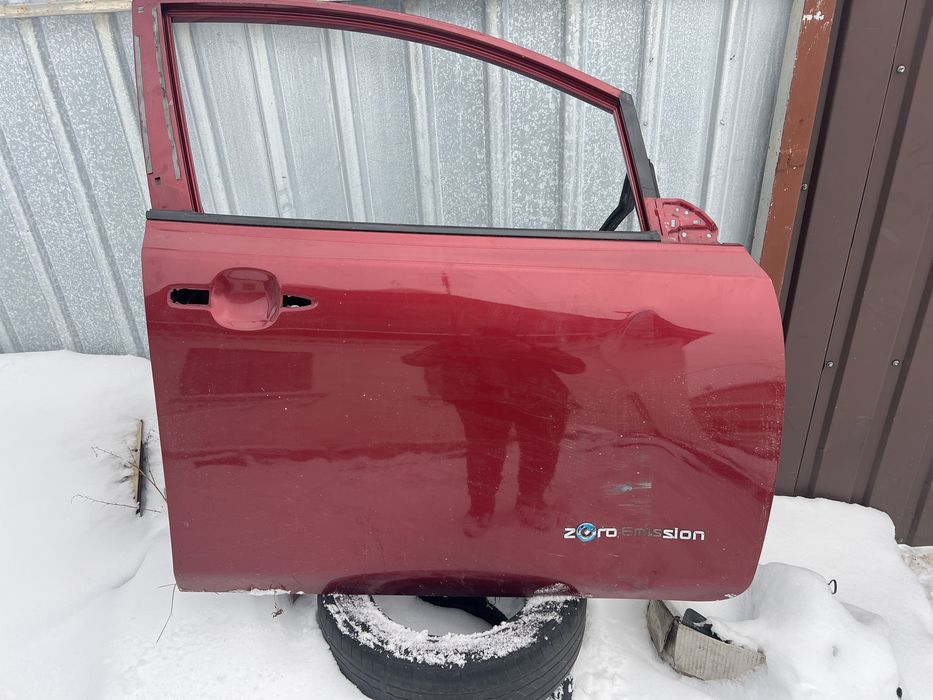 Дверь передня права Nissan Leaf 2014