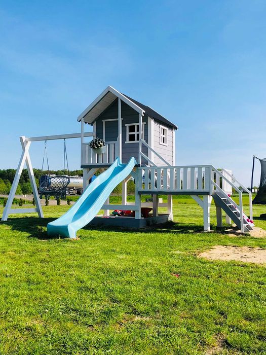 Domek ogrodowy plac zabaw huśtawka