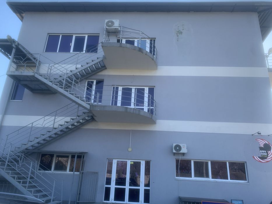 Комерційні приміщення під будь-який вид діяльності (зі світлом)