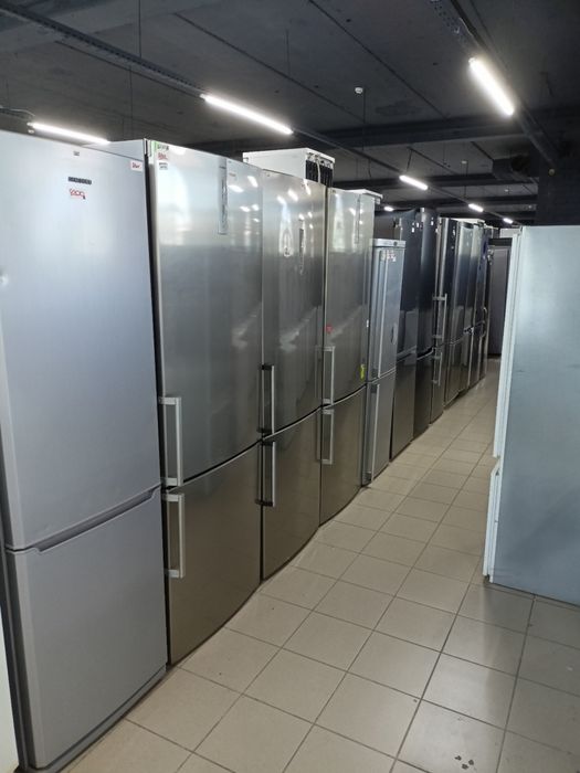 Холодильник Indesit Li7s1w  в новому стані , є доставка