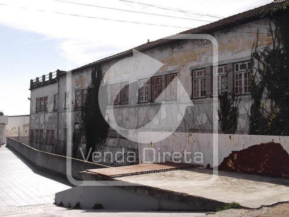 Prédio para Reabilitação - Centro de Nelas - IMÓVEL DA BANCA.