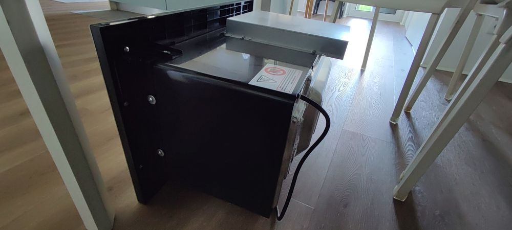 Micro-ondas de encastrar JOCEL – Inox/Preto – 25L – 900W