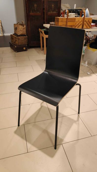 Krzesło czarne, sklejka, metalowe nogi