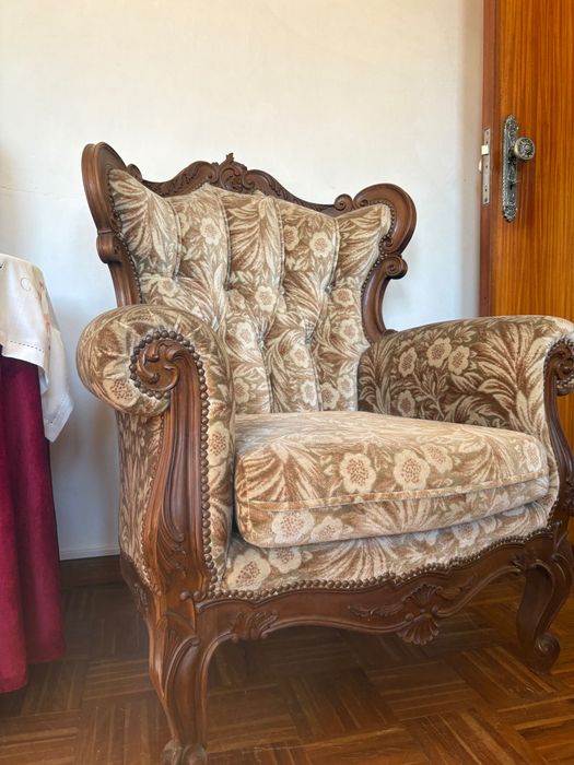 Conjunto sofá de 3 lugares + cadeirão