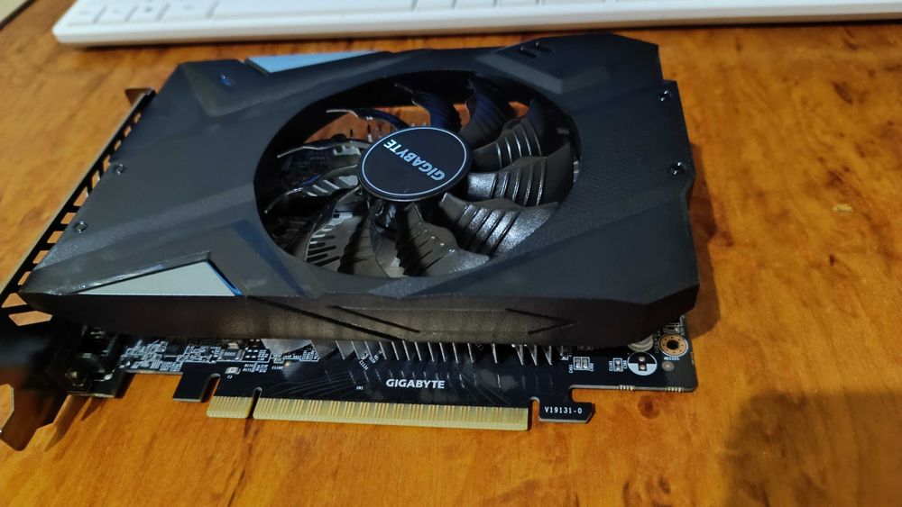 Продаю відеокарту GeForce GTX1650gb   4 gb