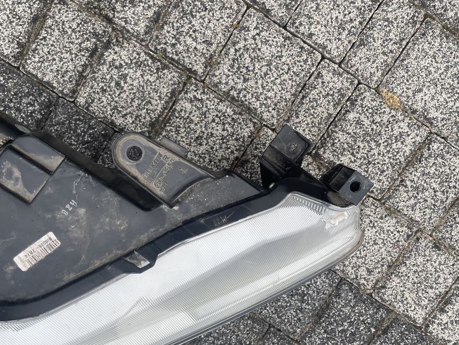 Lampa prawy przód Isuzu d-max 2022