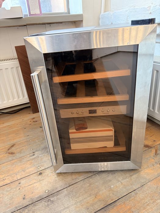 Винний холодильник Cavist