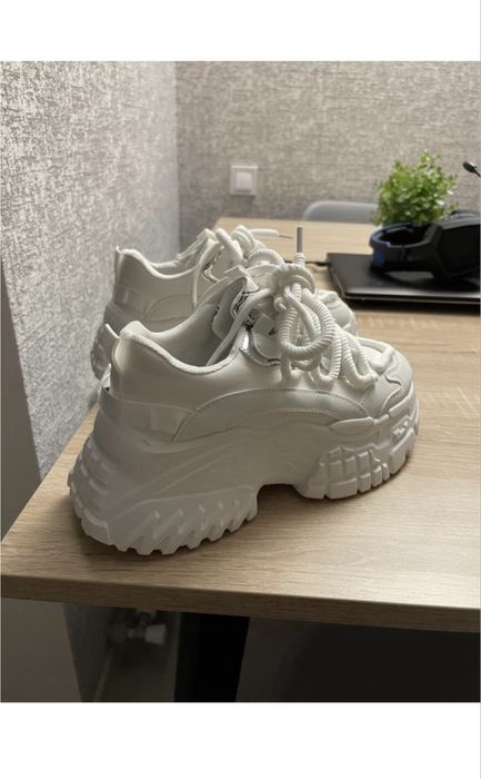 Стильні кросівки на високій підошві платформі 7 см