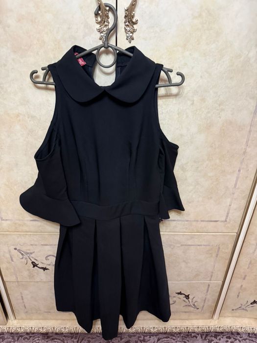 Чорна суконка жіноча