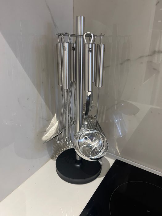 WMF - nowy obrotowy stojak na przybory kuchenne