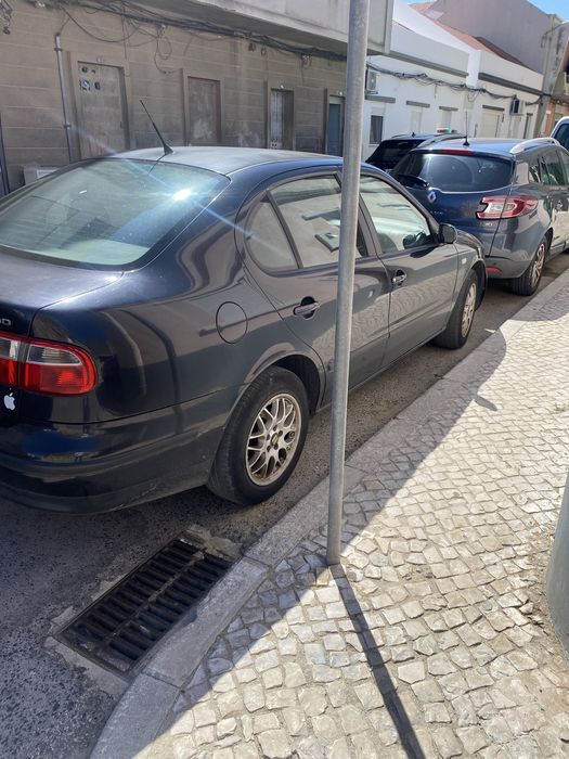 Vendo seat toledo 1.6 com apenas 200 mil aceito retomas