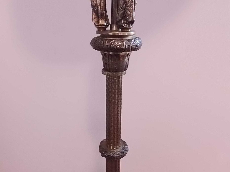 Candeeiro de pé alto