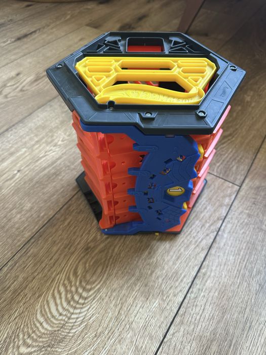 Hot wheels rozkladany tor 5 zjezdzalni