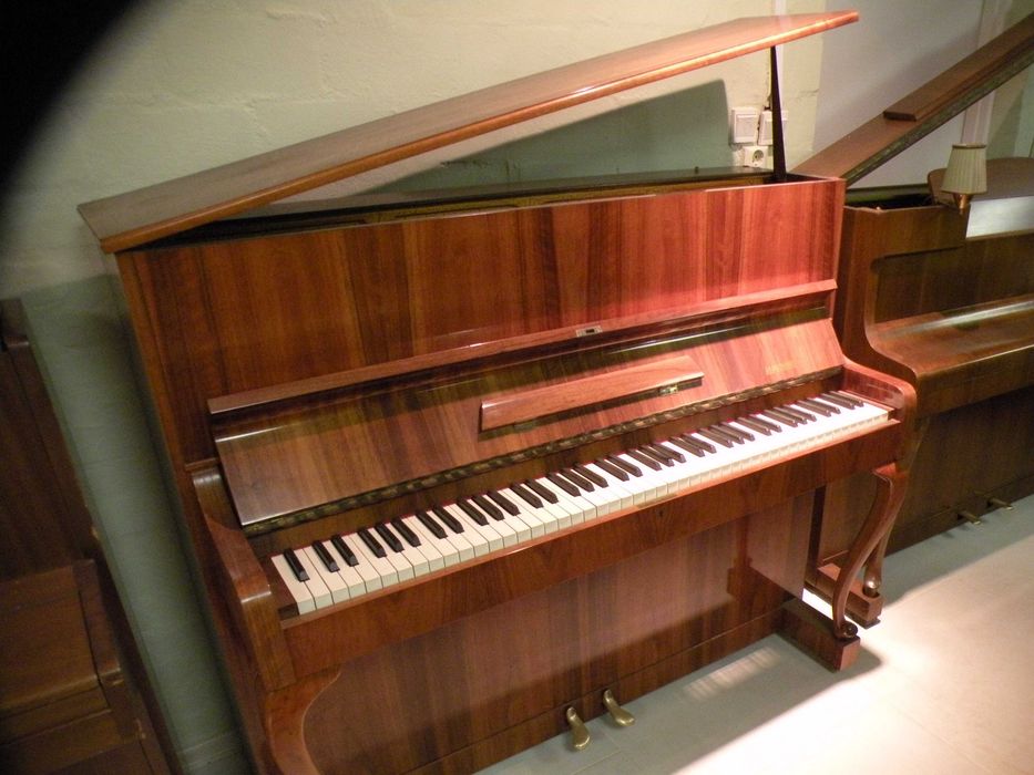 Idealne pianino marki BAUMGARD