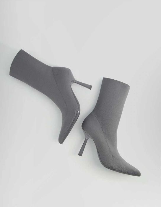 Botins da Bershka em lycra cinzentos novos com etiqueta