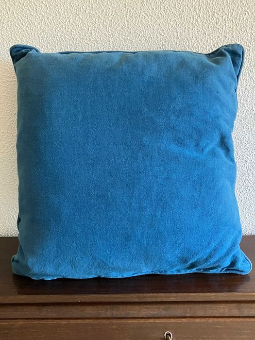 Almofadas coloridas e lisas