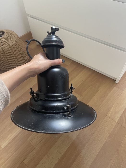 Candeeiro suspenso vintage industrial – metal preto e vidro