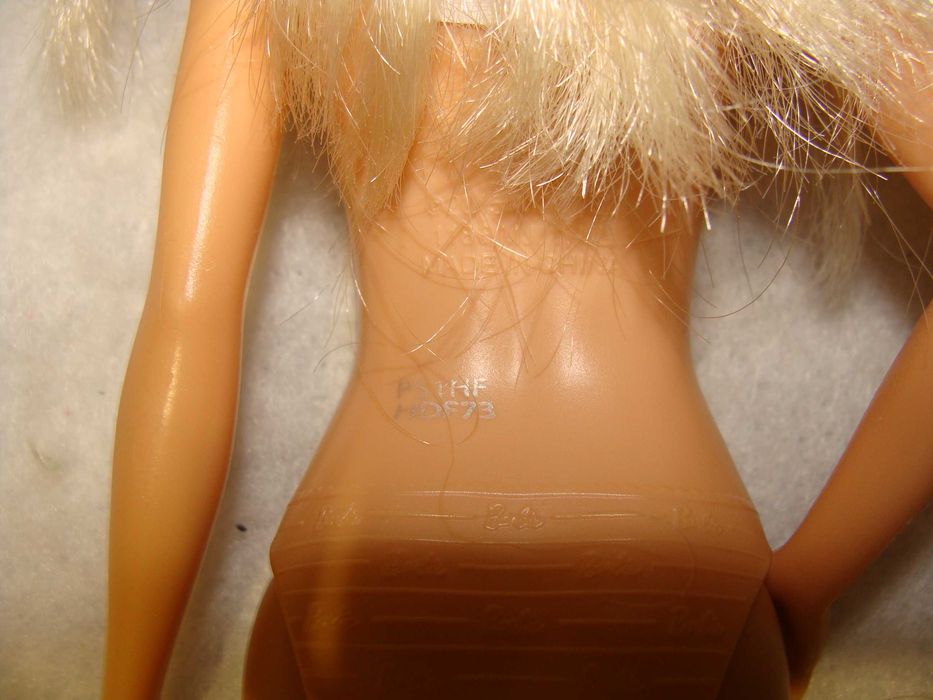 Barbie It Takes Two Camping Malibu Doll Playset (Ref.HDF73) de 2021