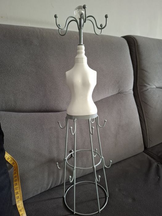 Duży porcelanowo- metalowy wieszak na biżuterię