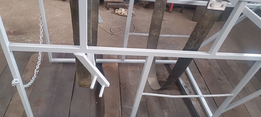 Sprzedam klatkę poskrom do korekcji bydła