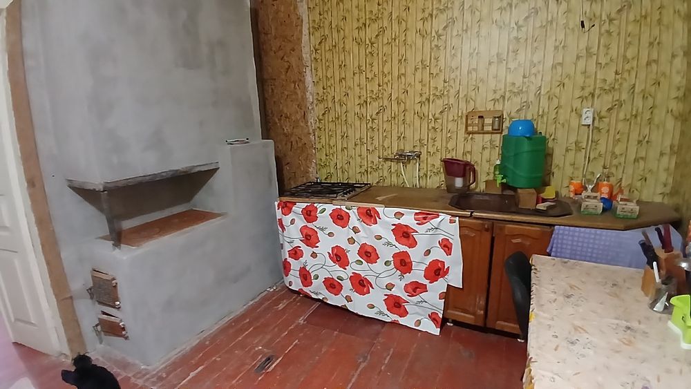 Крепкий дом с Газовым и печным отоплением.Плахтянка .Лес и озера