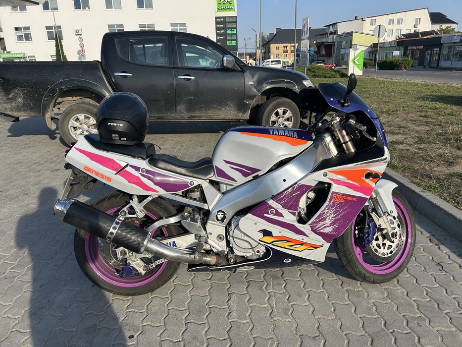 Yamaha YZF 750R