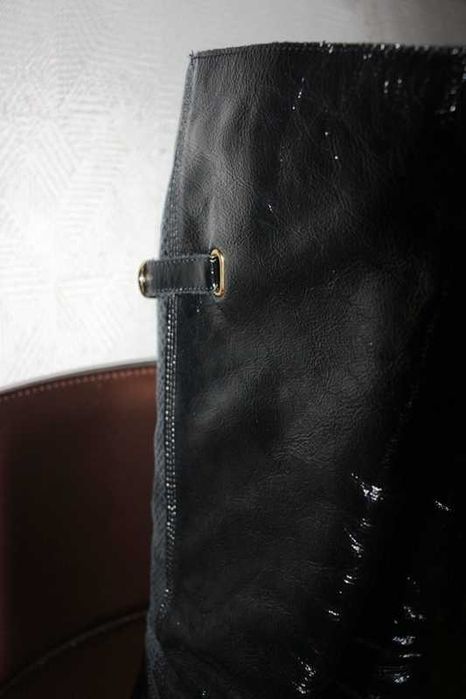 Botas pretas em pele de cano alto envernizadas da SACCHI Tamanho 37