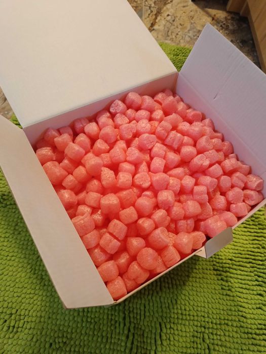 Wypełniacz do paczek w kształcie serduszek – wyjątkowe pakowanie