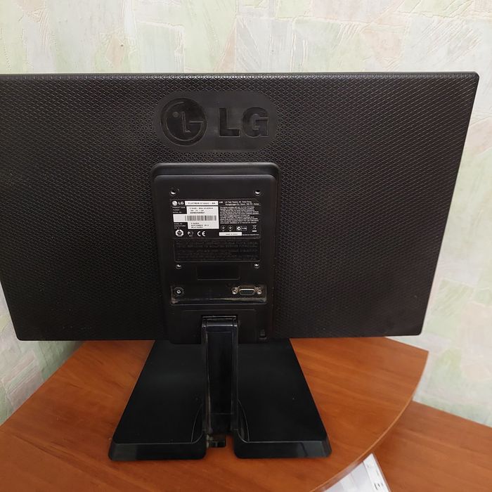 Монитор LG 19 дюймов