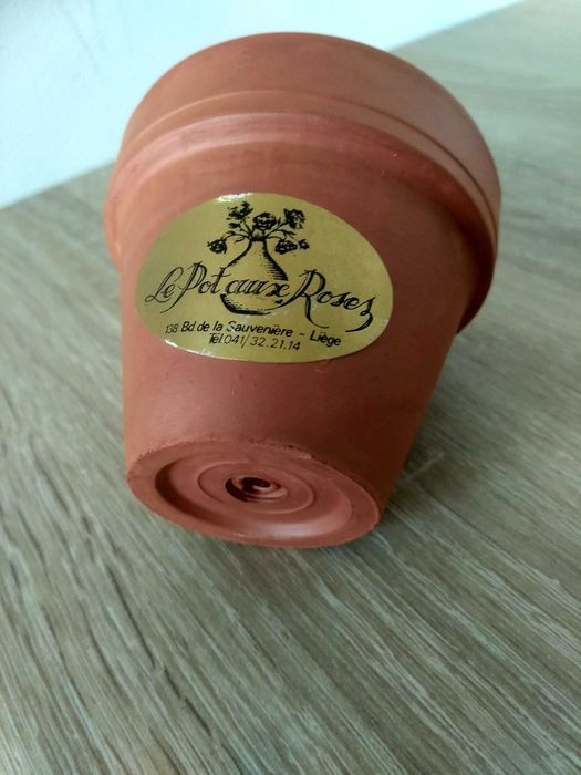Doniczka czerwona glina porcelanowa średnica 7 cm wysokość 8 cm