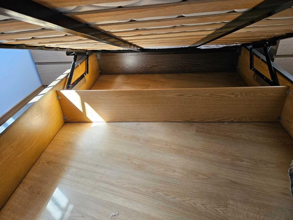 Cama com arrumação