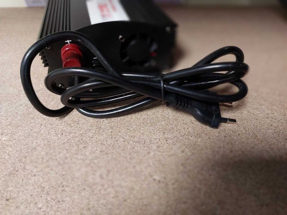 Преобразователь авт инвертор 12-220 1300W з Зарядкою(UPS)Бесперебойник