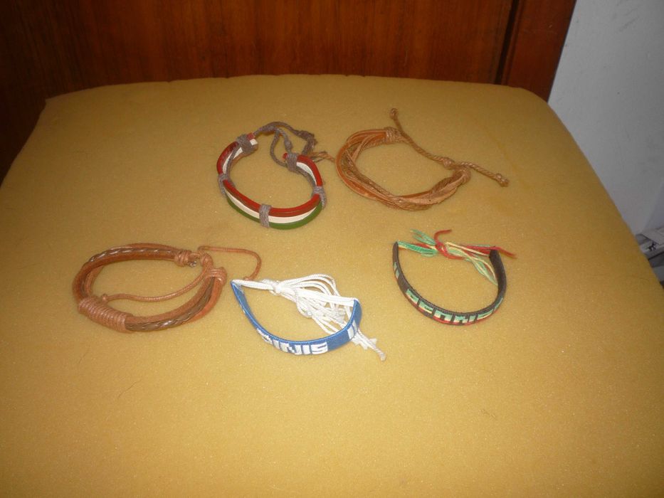 Ofereço pulseiras