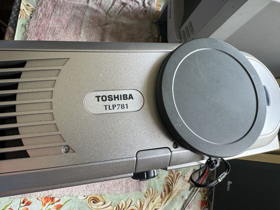 Проэктор Toshiba TLP 781