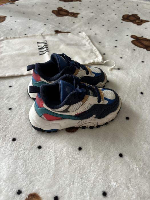 Дитячі кросівки Zara