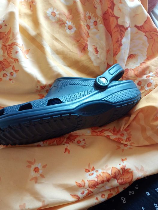 Czarne crocsy męskie