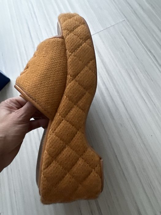 Klapki Chanel 37 korurna