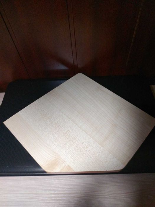 Продам нові меблеві  кутові полички з настінними кріпленнями для них.