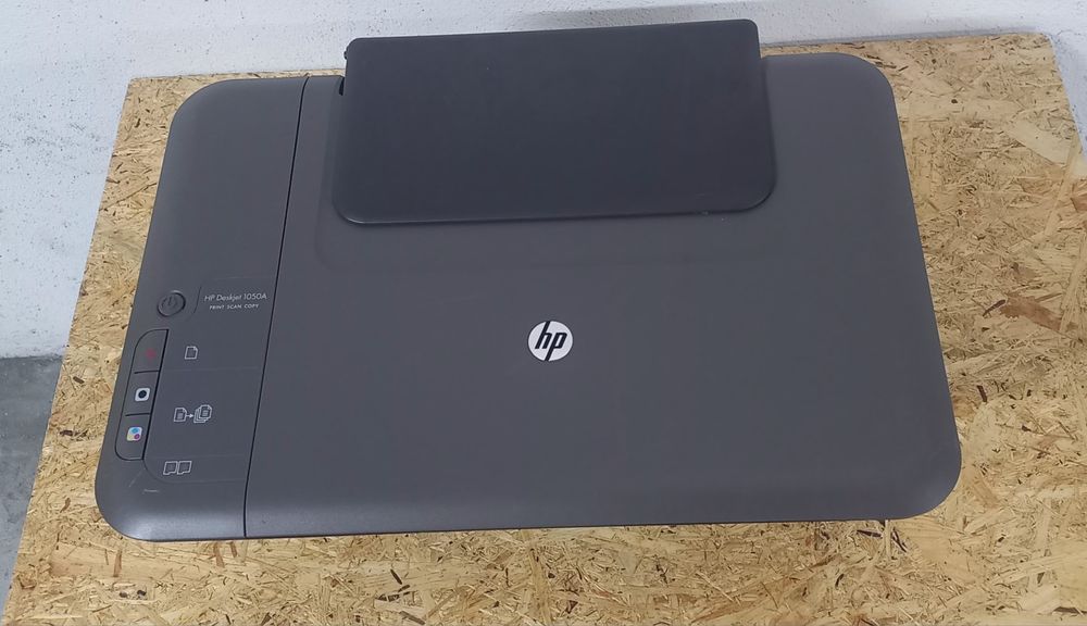 Impressora HP com cabos